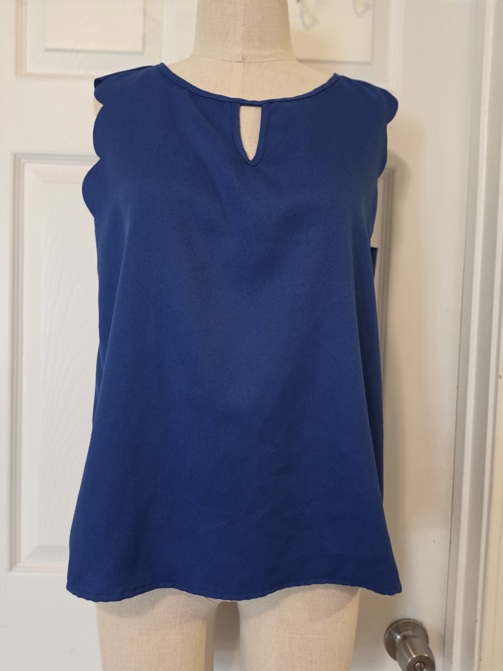 Women's Scallop Sleeve Keyhole Tank Top - Royal Blue Size XL
